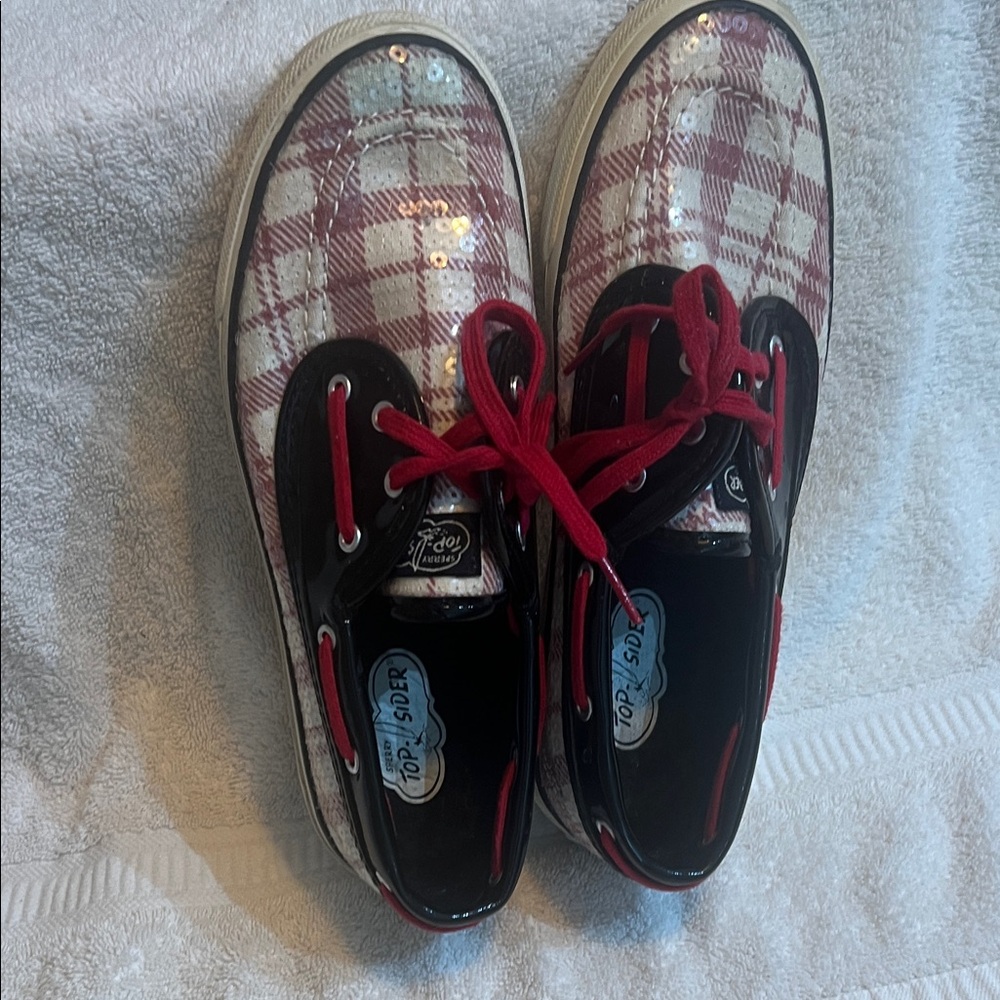 Sperry Black Patent Low-Top Sneakers with Pink Accents